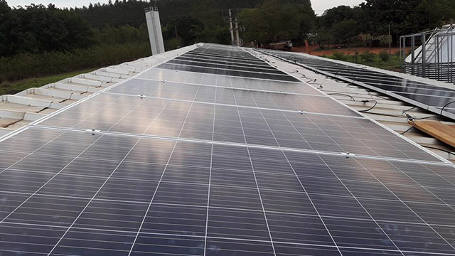 Sistema de Energia Solar completo projetado e instalado com sucesso na Granja em Mirassolândia / SP, sistema composto por 1.600 Módulos de 355w e inversores Fronius, geração média mensal de incríveis 73.000kWh/mês! Agradecemos a confiança depositada em nossa empresa e nosso trabalho!