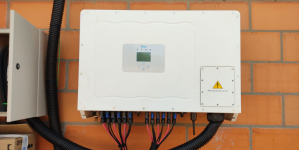 Imagem de diversos inversores Deye